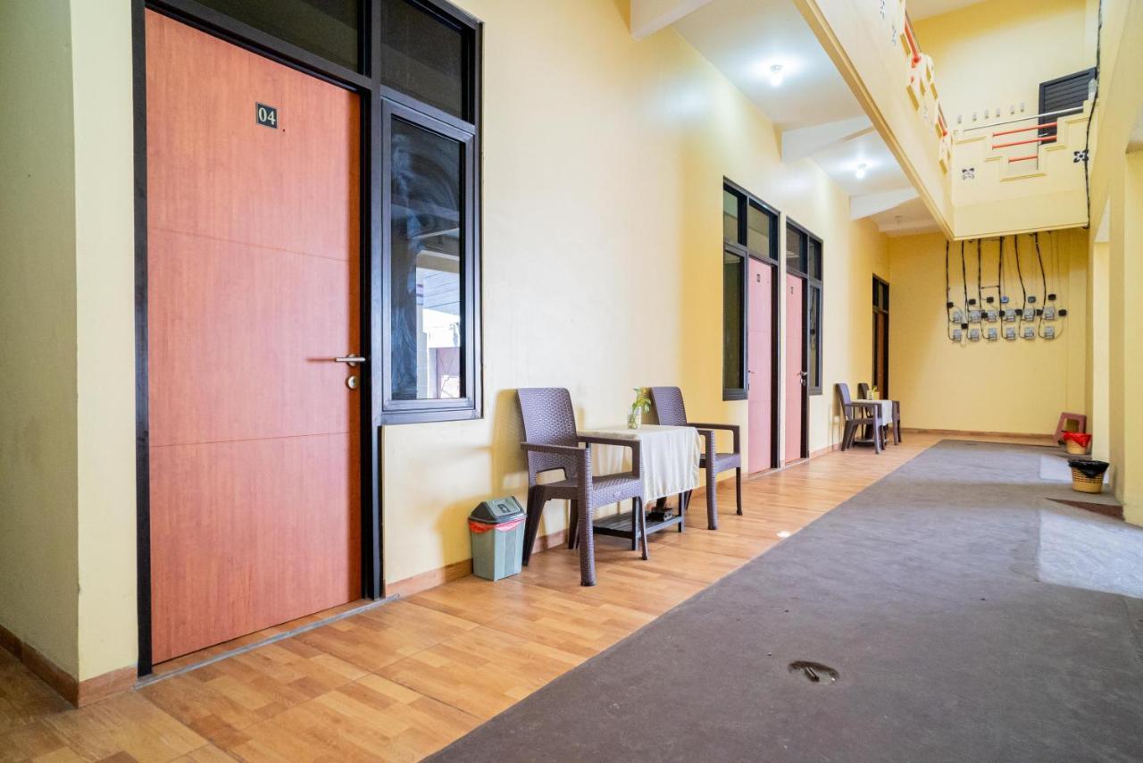 Krembangan Reddoorz Syariah Near Jembatan Merah Plaza מראה חיצוני תמונה