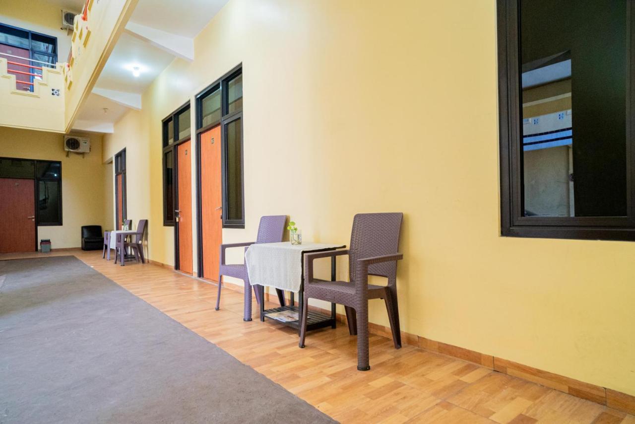 Krembangan Reddoorz Syariah Near Jembatan Merah Plaza מראה חיצוני תמונה